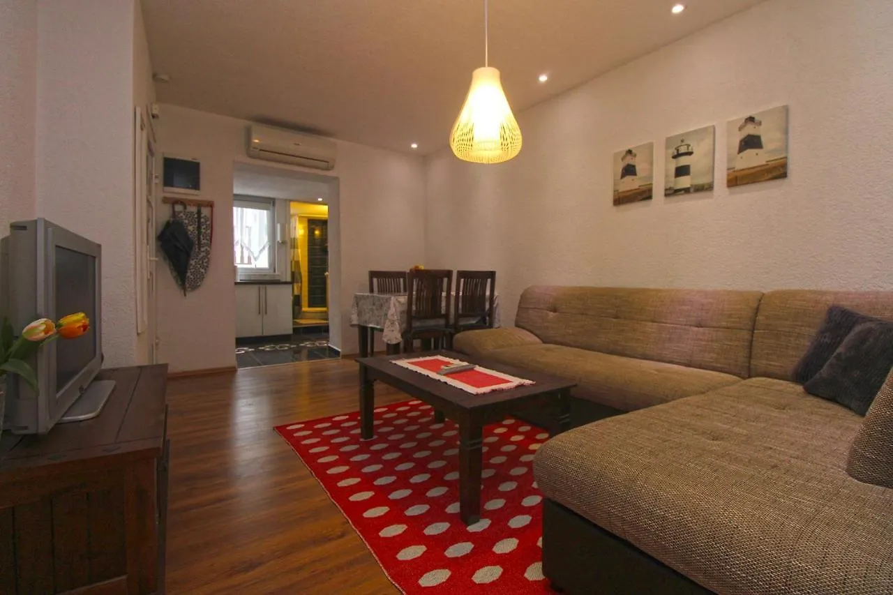 Apartment Adnan 2229 Pula Croatia
