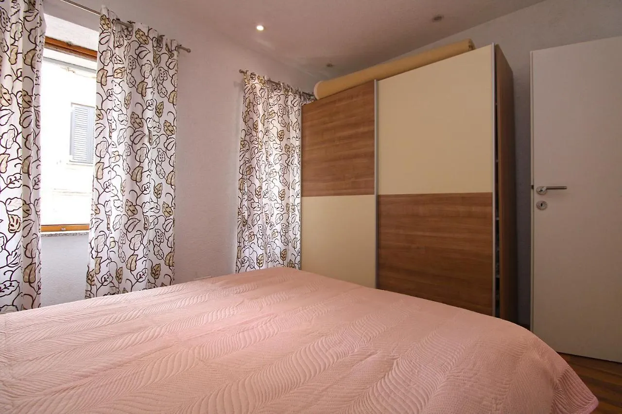 Apartment Adnan 2229 Pula Croatia