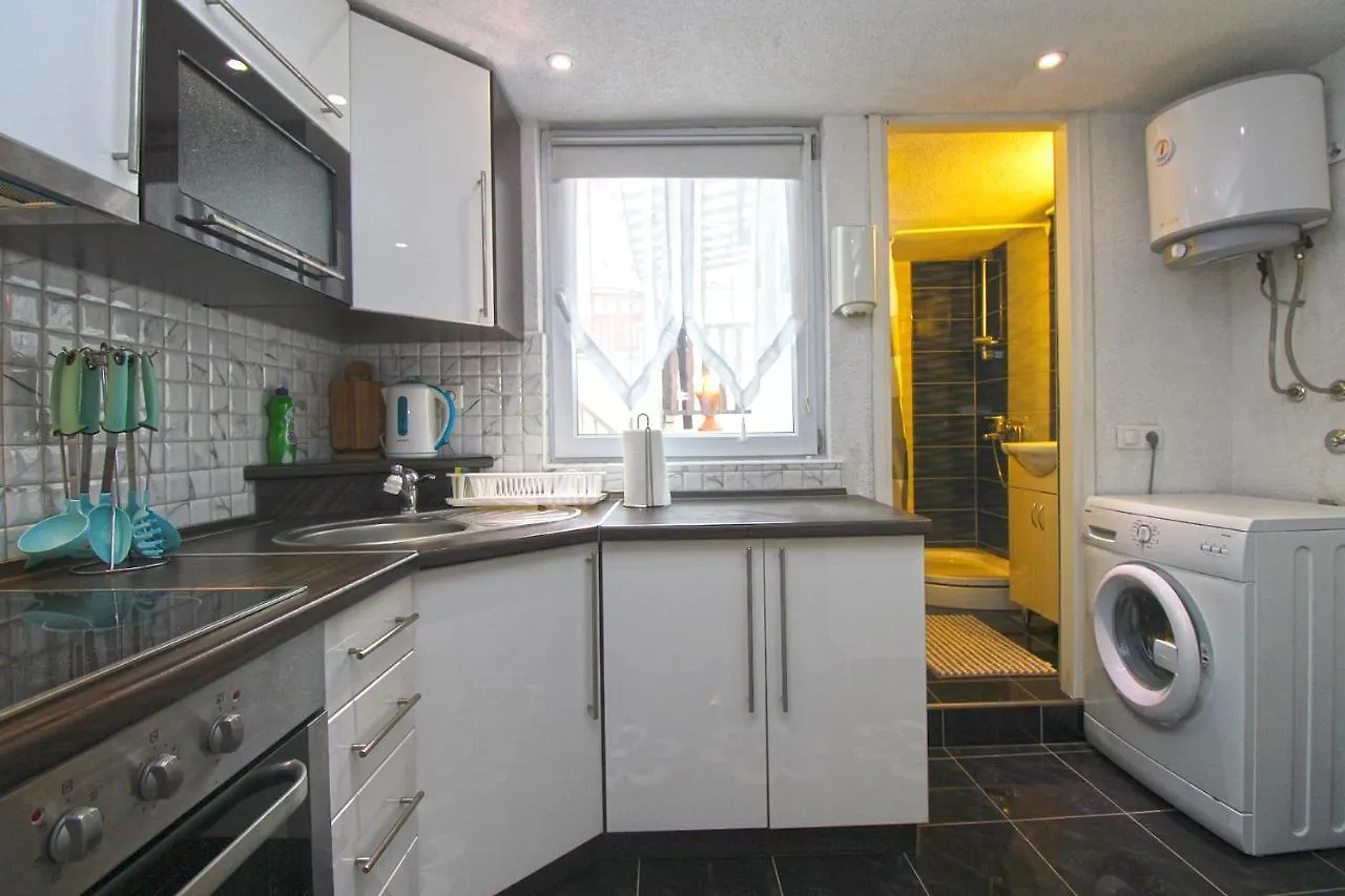 Apartment Adnan 2229 Pula 0*,